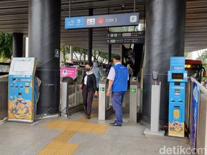 Perempuan Gratis Naik TransJ Hari Ini, Ada Jalur Khusus Tanpa Tap In-Tap Out