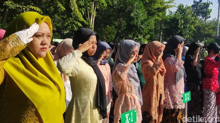 Peringatan Hari Kartini di SMAN 1 Sidoarjo