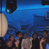 Acara after party tampak begitu meriah dengan kehadiran band Sheila On 7. Terliihat kedua pasutri baru yang ikut bernyayi dan berjoget bersama para tamu undangan yang hadir. Foto: Instagram