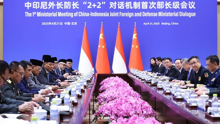 Menteri Pertahanan Republik Indonesia Sjafrie Sjamsoeddin menghadiri Pertemuan Pertama 2+2 Republik Indonesia (RI) – Republik Rakyat Tiongkok (RRT) yang mempertemukan Menteri Luar Negeri dan Menteri Pertahanan dari kedua negara di Beijing, RRT, Senin (21/4/2025).
