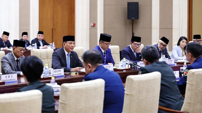 Menteri Pertahanan Republik Indonesia Sjafrie Sjamsoeddin menghadiri Pertemuan Pertama 2+2 Republik Indonesia (RI) – Republik Rakyat Tiongkok (RRT) yang mempertemukan Menteri Luar Negeri dan Menteri Pertahanan dari kedua negara di Beijing, RRT, Senin (21/4/2025).