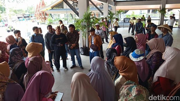 Perwakilan pedagang SKMB mendatangi Kampung Seni Borobudur (KSB) di Kujon, Kecamatan Borobudur, Senin (21/4/2024)