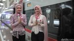 Petugas Whoosh Rayakan Hari Kartini dengan Bagi Bunga