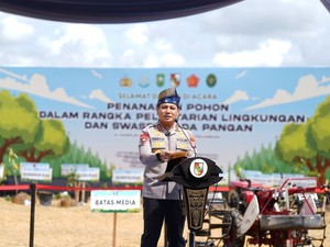 Peringati Hari Bumi, Kapolda Riau Tanam Ribuan Pohon hingga Jagung