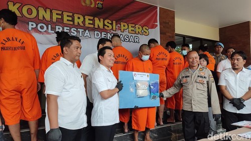 Polisi merilis kasus narkoba di Maporesta Denpasar, Senin (21/4/2025).