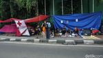 Potret Aksi Piknik Melawan di DPR