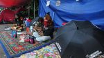 Potret Aksi Piknik Melawan di DPR