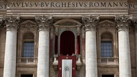 Paus Fransiskus, pemimpin pertama Gereja Katolik Roma dari Amerika Latin, telah meninggal dunia, demikian pernyataan Vatikan dalam sebuah pernyataan video pada hari Senin (21/4), mengakhiri pemerintahan yang sering kali bergejolak yang ditandai oleh perpecahan dan ketegangan saat ia berusaha merombak lembaga yang membatasi diri itu. REUTERS/Guglielmo Mangiapane