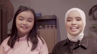 Wanita yang tembus ke final Americas Got Talent pada 2023 ini pernah membagikan momen manis hendak makan ramen bersama sang adik. Kala itu adik Putri yang memasak ramen untuk buka puasa. Foto: Instagram arianinismaputri