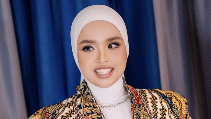 Putri Ariani Makan Bareng Adik dan Rayakan Ultah Pakai Cake Black Forest