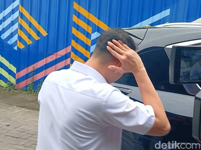 Raffi Ahmad jatuh dari sapi.
