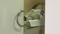 Walaupun merasa baik-baik saja, Raffi Ahmad tetap melakukan CT scan untuk memastikan kondisi tubuhnya baik-baik saja. Foto: dok. Instagram Raffi Nagita
