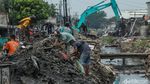 Ratusan Bangunan Liar Sekitar Kali Baru Tambun Dibongkar