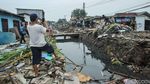 Ratusan Bangunan Liar Sekitar Kali Baru Tambun Dibongkar