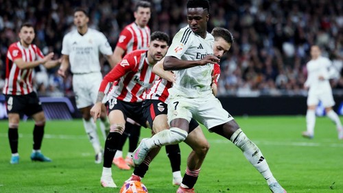 Soccer Football - LaLiga - Real Madrid v Athletic Bilbao - Santiago Bernabeu, Madrid, Spain - April 20, 2025 Real Madrids Vinicius Junior in action REUTERS/Isabel Infantes