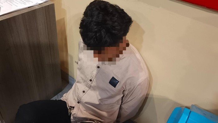 Remaja di Palembang diamankan polisi setelah menendang kaca pos polisi karena kesal ditilang