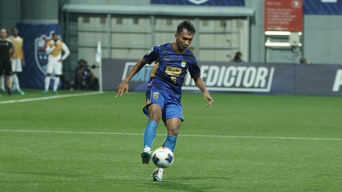 Robi Darwis.