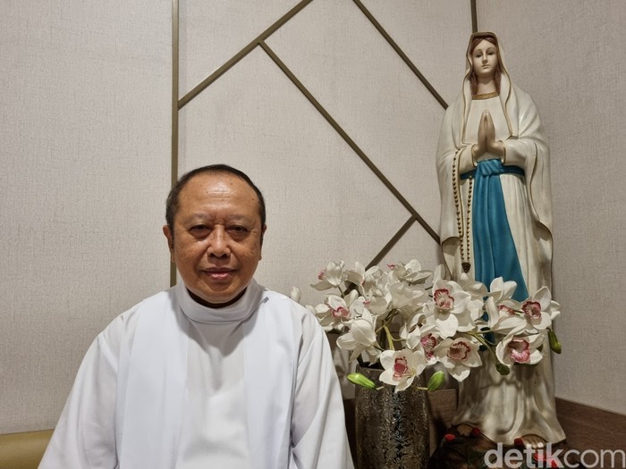 Romo Rekan Paroki HKY Katedral Surabaya RD Yustinus Budi Hermanto