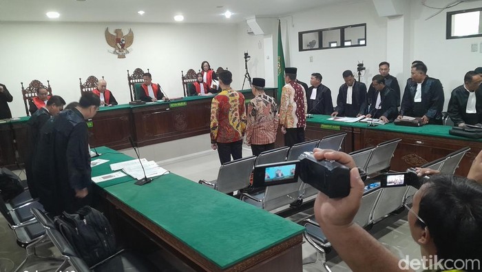 Sidang perdana mantan Gubernur Bengkulu Rohidin Mersyah