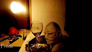 Bahkan di usia 20 tahun ia sudah mengenalkan seni lukis 3 dimensi modal pensil di beberapa negara. Foto: Instagram/fredosis.art