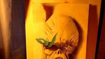 Maka ia pun mengasah bakatnya sehingga ahli dalam seni lukis ini. Foto: Instagram/fredosis.art