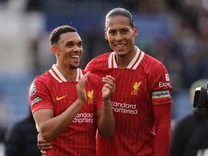 Van Dijk: Tak Usah Bandingkan Situasiku dan Salah dengan Trent