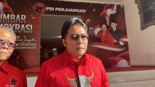 Wagub Bali, I Nyoman Giri Prasta, saat ditemui wartawan di kantor DPD PDIP Bali, Senin (21/4/2025). (Rizki Setyo/detikBali)