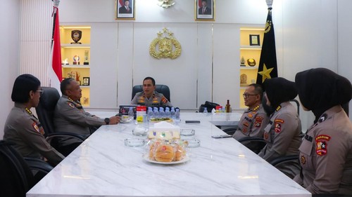 Wakapolda Bali Brigjen I Komang Sandi Arsana menerima kunjungan Itwasum Polri di Mapolda Bali, Senin (21/4/2025).
