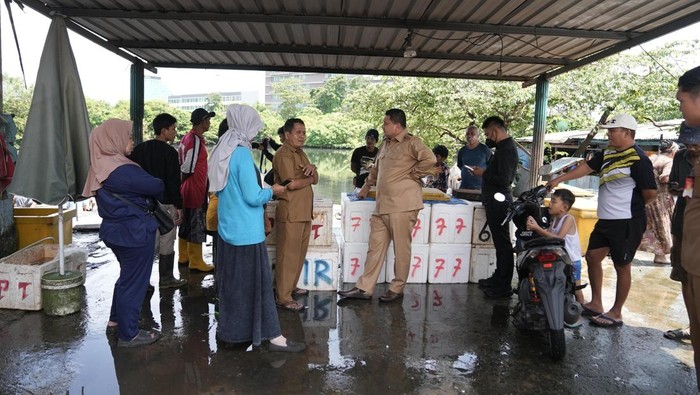 Wali Kota Makassar Munafri Arifuddin alias Appi sidak di TPI Rajawali.