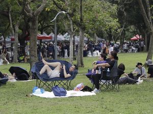 Warga Taiwan Asyik Santai di Taman Jelang Perayaan Hari Bumi
