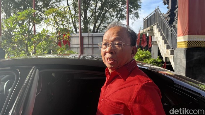 Gubernur Bali Wayan Koster saat ditemui di kantor DPD PDIP Bali, Senin (21/4/2025).