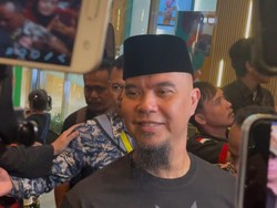 Senyum Ahmad Dhani Tahu Bakal Dilaporkan Rayen Pono