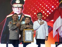 Gubernur Jambi Terima Penghargaan Teraktif Dukung Kinerja Densus 88