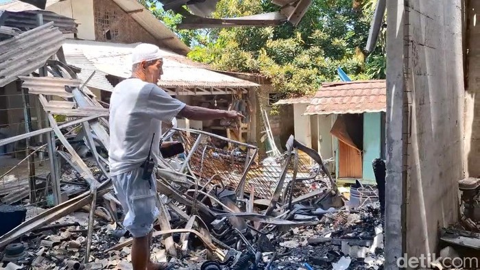 Bengkel motor di Jatiluhur, Purwakarta, terbakar.