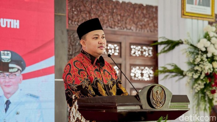 Bupati Pasuruan Rusdi Sutejo