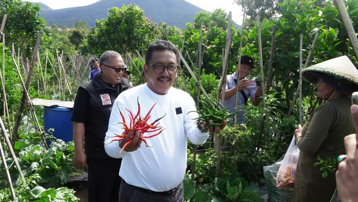 Bupati Sukabumi Asep Japar.