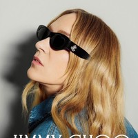 Direktur Kreatif Jimmy Choo Sandra Choi menyebut Chloe sebagai “jiwa dari perempuan Jimmy Choo.” Seseorang yang nyaman dengan dirinya, yang tahu apa yang ia sukai dan tak ragu menunjukkan itu. (Foto: Dok. Jimmy Choo)