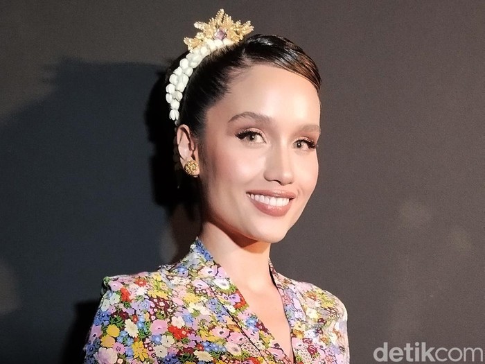 Cinta Laura saat ditemui di kawasan Jakarta.