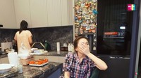 Secara keseluruhan rumahnya bergaya modern klasik. Bagian dapurnya terbilang lebih luas dari dapur di rumah sebelumnya. Foto: YouTube Qiss You TV