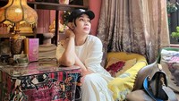 Dewi Gita menjadi sorotan belakangan ini, karena kabarnya yang memutuskan berhijab. Namun, sampai saat ini foto-foto terdahulunya belum dihapus. Foto: Instagram @dewigita01