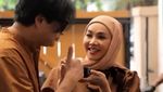 Potret Dewi Gita Cicip Es Krim Durian hingga Nasi Mandhi