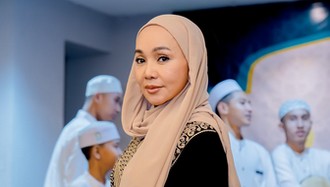 Anak Minta Izin Tunda S2, Dewi Gita Beri Dukungan Penuh Anak Minta Izin Tunda S2, Dewi Gita Beri Dukungan Penuh
