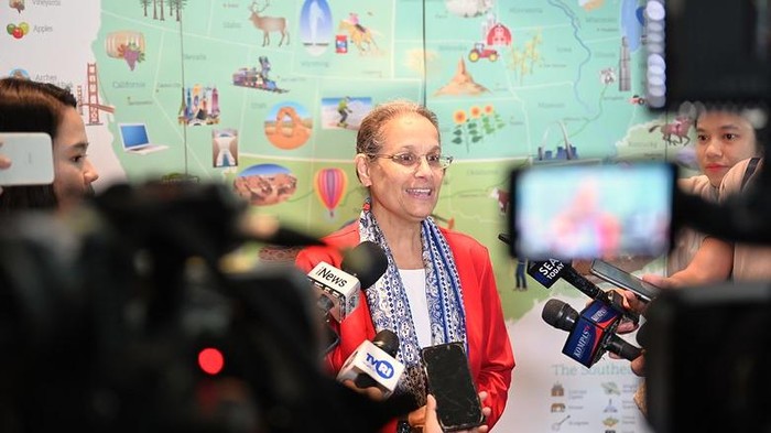Duta Besar dalam wawancara dengan para jurnalis saat EducationUSA Fair (Dok. Kedutaan Besar AS Jakarta)