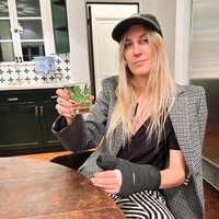 Wanita 37 tahun itu ikut menulis dan menjadi produser eksekutif film XOXO. Ia juga menulis untuk serial Miss 2059 hingga beberapa film pendek, seperti Loose Ends (2015) dan Rock Bottom (2019). Foto: Instagam @spillzdylz