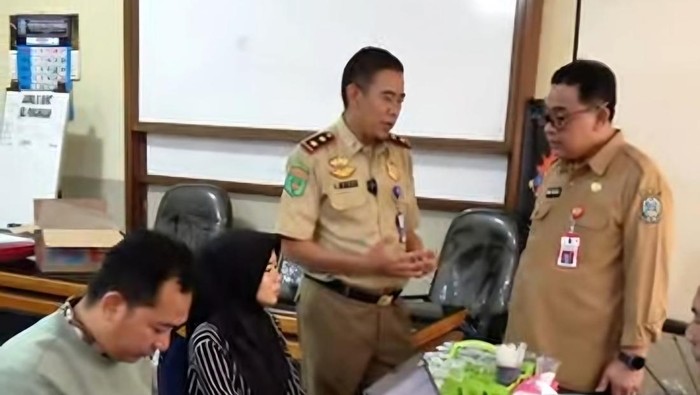 Eks pekerja UD Sentosa Seal datangi Disnakertrans Jatim