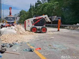 Momen Dramatis Sopir Truk Oleng Cegah Tabrakan Beruntun di Cipularang