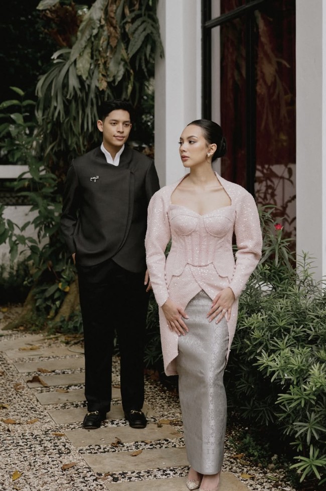 Potongan kebaya tersebut menawarkan twist segar dari kebaya tradisional, dengan garis desain yang lebih tegas dan clean.  Foto: dok. Instagram @nazlaalifa