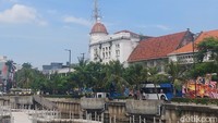 Untuk bisa mengikuti tur gratis ini, traveler cukup mengisi formulir pendaftaran melalui tautan yang dibagikan dalam akun Instagram. Traveler disarankan untuk mendaftar untuk menghindari overload saat ramai, terutama saat weekend.