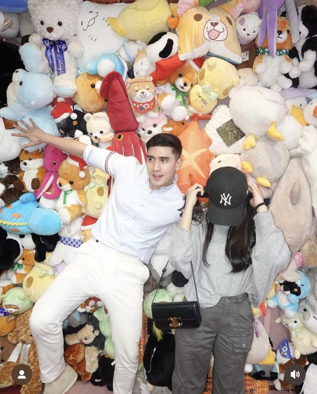 Melihat kebersamaan keduanya tak heran jika banyak netizen menduga jika mereka memang memiliki hubungan spesial. Bagaimana tidak, keduanya terlihat bak pasangan yang sedang ngedate. Foto: Instagram/@fuji_an