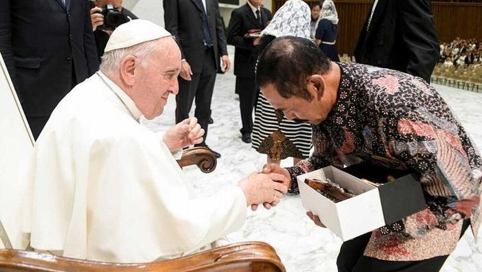 Mantan Wali Kota Solo, FX Hadi Rudyatmo saat mengunjungi Vatikan.
